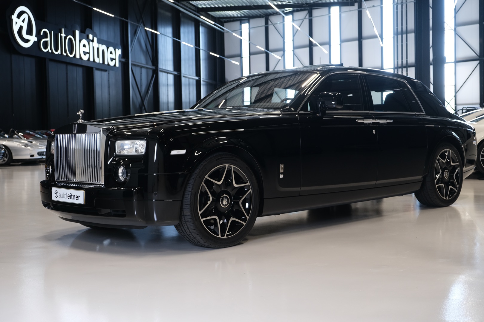 Rolls-Royce Phantom Bespoke Pearl Edition Black - foto 1